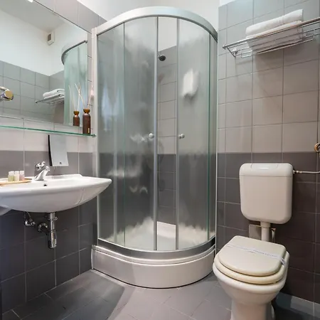 Newly Renovated Kastil 호텔 3*