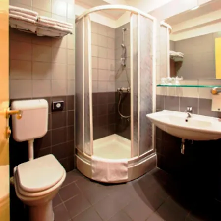 Newly Renovated Kastil 3* 볼