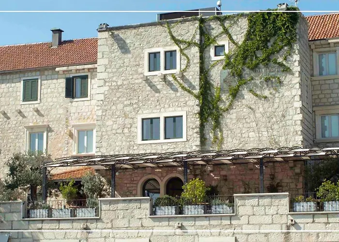 Kastil Hotel Bol