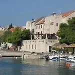 Kastil Szálloda