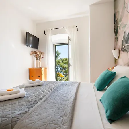 Newly Renovated Kastil Hotel Bol