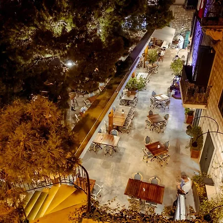 Kastil Hotel