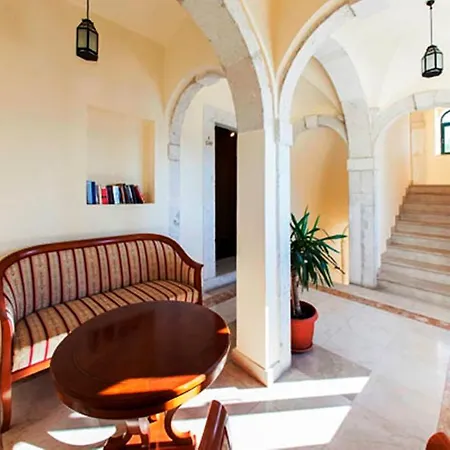 Hotel Newly Renovated Kastil 3*