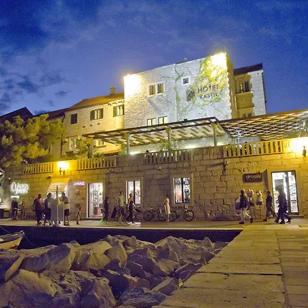 Newly Renovated Kastil 3*
