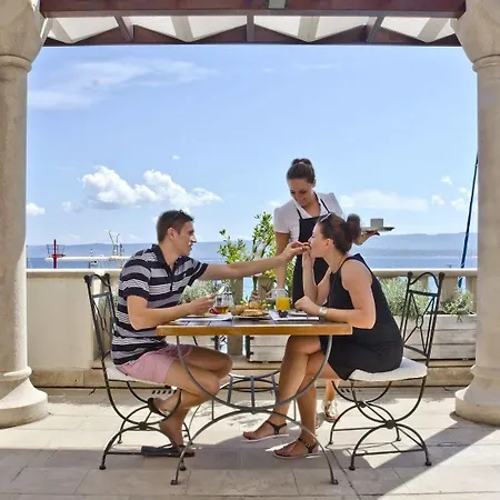 Hotel Newly Renovated Kastil 3*