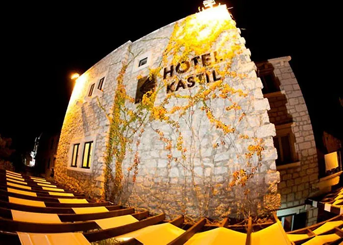 Kastil Szálloda Bol